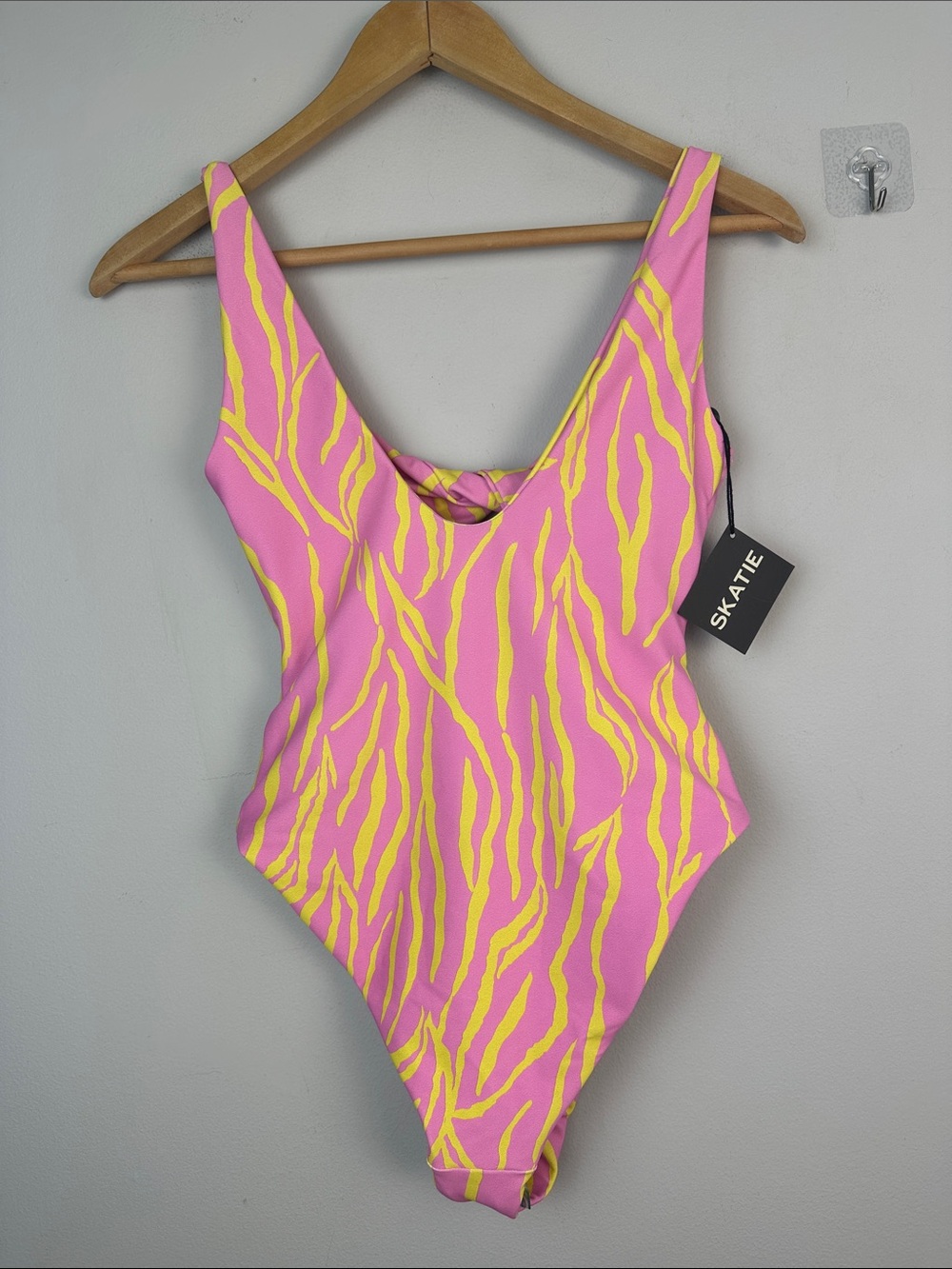 NEW Skatie Chloe One Piece Swimsuit Medium in Cabo Print Moderate Coverage Beach - Picture 8 of 16